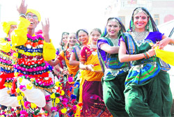 Artistes from Madhya Pradesh take part in the Virasat Mela in Bathinda