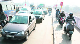 Two-wheelers moving on the pavement on the Tawi bridge speak volumes for poor traffic management in Jammu.