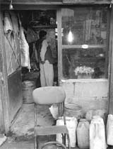 Meat and chicken being sold in unhygienic conditions at Zirakpur.