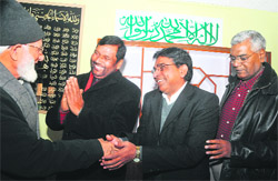 A delegation of Parliamentarians and members of civil society, led by Ramvilas Paswan, meets hardline Hurriyat leader Syed Ali Geelani in Srinagar