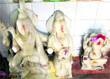 Damaged idols at Mandi Ahmedgarh
