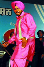 Punjabi singer Sukhwinder Sukhi performs at the fair