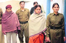Rani (2nd from right), who allegedly murdered her husband, in police custody along with her paramour Dinesh (left), in Gurgaon