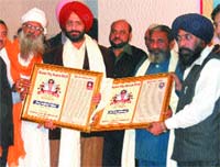 Prof Arinder Singh and D.R. Dhawan pose with their awards at Virsa Vihar in Jalandhar. 