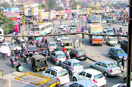Traffic chaos at Samrala Chowk in Ludhiana due to the widening of road project