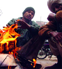 Men make a bonfire to beat the cold in New Delhi on Monday.