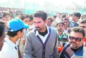 Former Indian cricketer Mohammed Kaif with his fans in Roorkee