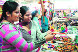 Girls take a look at the handicrafts on the concluding day of Handlooms 2010 exhibition organised by Awadh Hathkargha Hastshilp Gramodyog Samiti, Lucknow, in Ludhiana