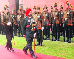 Lieutenant General Arvinder Singh Lamba takes guard of honour after being appointed Armys Vice-Chief in New Delhi
