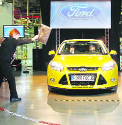A new Ford Focus III leaves the assembly line of the Ford car factory of Saarlouis, during a ceremony marking the official start of the production of the model, on Monday.