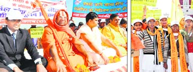 Magistrate R Shreedhar Babu, Swami Hansdevacharya, Acharya Balakrishan and others at an anti-polythene rally near Har-ki-Pauri in Haridwar on Tuesday; and (right) students of Gayatri Parivar, Shantikunj, with placards carrying the message of a clean Kumbh city. 
