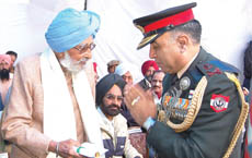 Ninetyfour-year-old Lieut-Col Gurdial Singh being honoured by GOC Vajra Corps Lieut-Gen Munish Sibal during the Armed Forces Flag Day function in Jalandhar on Tuesday.
