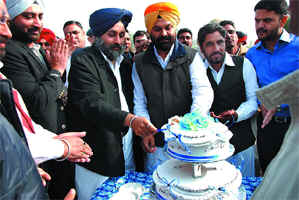 Sukhbir cuts a cake to mark the birthday of his father and CM Parkash Singh Badal at Kotbhai village