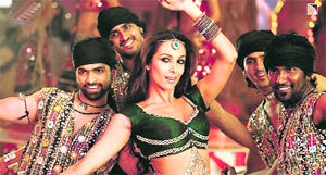 Malaika Arora Khan gyrates Munni Badnaam Hui