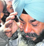 An inconsolable Taranjeet Singh, the owner