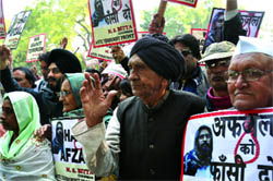 Family members of the Parliament attack victims raise slogans during a protest march over the delay in the execution of the death penalty awarded to the main accused, Mohammed Afzal Guru, 
