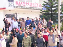 The agitated people raise slogans in front of a private hospital in Sundernagar on Saturday.