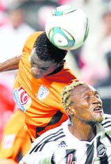 Franco Arizala (L) of Mexico's Pachuca fights for the ball with Miala Nkulukuta of DR Congo's TP Mazembe during their Club World Cup soccer match at Mohammed bin Zayed stadium in Abu Dhabi on Saturday.
