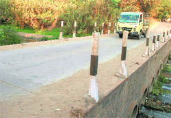 Missing railings along the causeway near Makhan Majra village