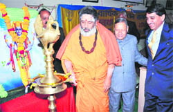 Swami Achiyutanandan Maharaj inaugurates the annual meeting of Rishikul Ayurveda College alumni in Haridwar