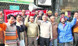 Bank employees protest in Dehradun 