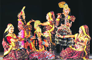 Artistes of Shri Giriraj Krishna Sanskriti Kala Samiti perform at the inauguration of the Geeta Jayanti festival at Brahma Sarovar in Kurukshetra on Monday.