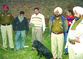 Moti with cops