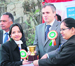 Chief Minister Omar Abdullah felicitates a student of Baba Ghulam Shah Badshah University in Rajouri on Wednesday.