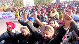 Paramedics Contract Employees Union of Punjab block the NH 21 during the protest at Khanpur village in Kharar on Thurday.