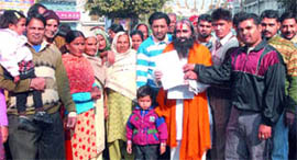 Pakistani Hindu families hand over a memorandum to president of the All-India Shiv Sena Surinder Kumar Billa in Jalandhar on Sunday