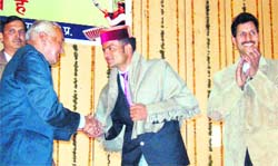 Education Minister ID Dhiman honours shooter Vijay Kumar at the concluding function of the state-level youth festival in Hamirpur on Monday. 