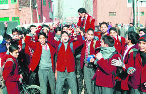 Students of private schools protest against inadequate heating arrangements in their institutions in Srinagar on Monday. 