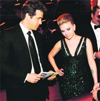 Ryan Reynolds with Scarlett Johansson