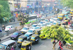 A road chocked with traffic outside the shop which hindered the fire fighting operation in Ludhiana