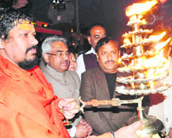 Swami Kailashanand Maharaj performs the Ganga aarti to welcome the New Year as state minister Madan Kaushik looks on at Neel Dhara in Haridwar on Friday.