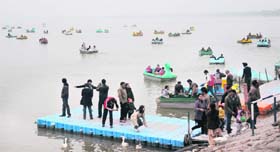 Despite chilly weather, tourists enjoy boating at Sukhna Lake, Chandigarh