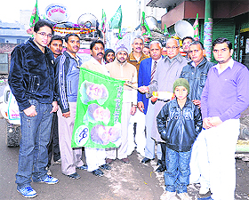 The state president of the intellectual cell of the INLD, Brig OP Chaudhary, flags off a rath yatra from the party office in Sonepat .