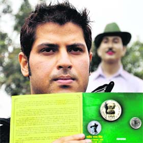 Yadvinder Singh, grandson of Shaheed Bhagat Singh, shows a sample of the two coins of the denominations of Rs 100 and Rs 5, which are yet to be released by the government, in Faridabad