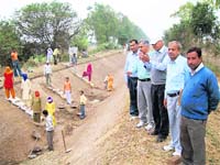 A team of Irrigation Department officials inspects the cleaning work of a canal in Kaithal district. 