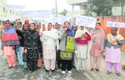 Women activists of the Hadwara Hatao Andolan Samiti take out a protest march in Sonepat.