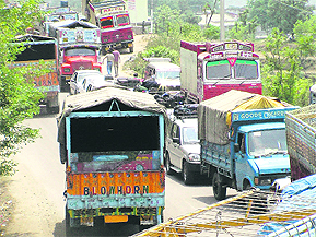 Such traffic jams are a common sight on the Chandigarh-Manali highway in Bilaspur town.