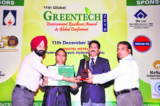 Officials of Elin Appliances get Greentech award at Hyderabad.