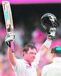 Englands Ian Bell celebrates his century on day three of the fifth Ashes Test against Australia in Sydney