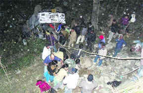 The rescue operation in progress from a gorge on the Dehradun-Mussoorie road on Wednesday night by policemen and rescue workers. 