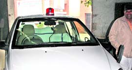 A vehicle with a red beacons in Rohtak.