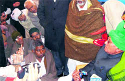 Former Chief Minister Om Parkash Chautala with farmers sitting on dharna at Gorakhpur village in Fatehabad