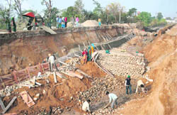 Work on for plugging a breach in the canal in Gangyal 