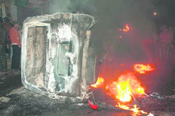 The torched vehicle of the youths, who tried to kidnap a girl, in Udhampur 