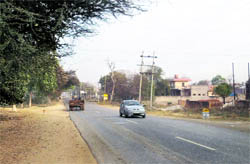 Very little commercial activity can be seen along the highways in Sangrur and Batala districts Photo by the writer