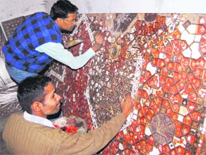 Artisans restore Khatamband ceilings of Summer Palace